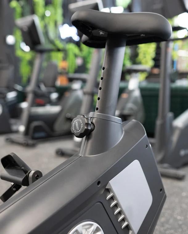 pro-series-stationary-bike-life-trac-adjustable-seat