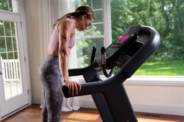 horizon | 7.4 at treadmill 3.5 hp Woman in sportswear using a treadmill at home