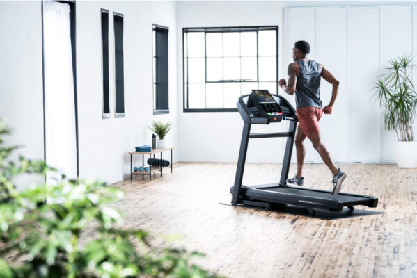 horizon | t202 treadmill 2.75 hp johnson drive system Man running on treadmill in bright home gym
